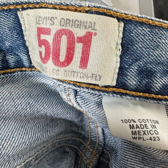 Levis 501 Medium Blue Wash Button Fly Distressed Raw Hem Shorts 34 - Picture 10 of 16